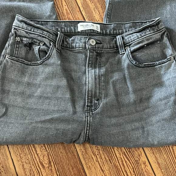 Abercrombie & Fitch The Ankle Straight Ultra High Rise Jean - Picture 3 of 4